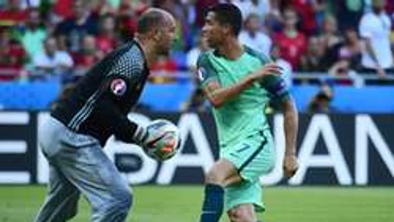 Tilos a meztelenkedés! Megdöbbentő tény Ronaldóról - Fotó