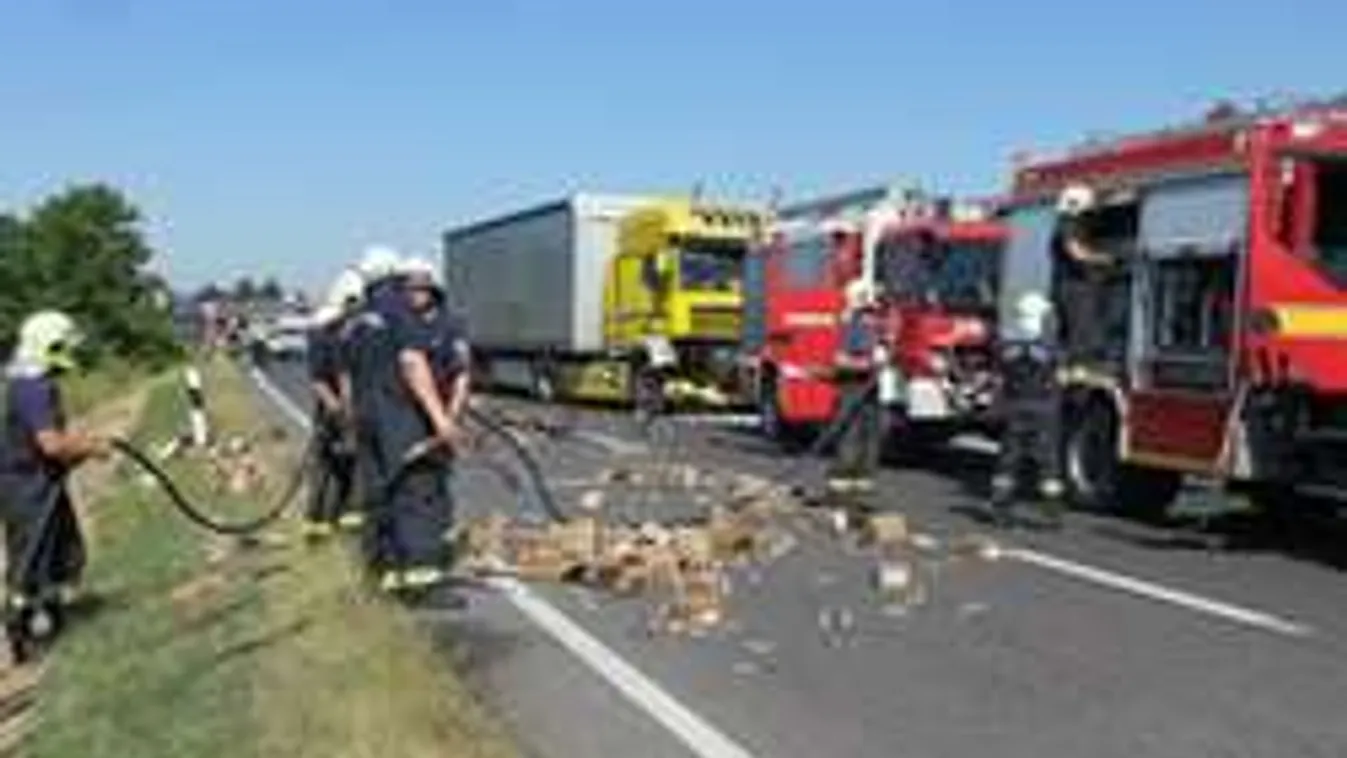 Éles lőszerek borították be az M1-es autópályát! - Videó