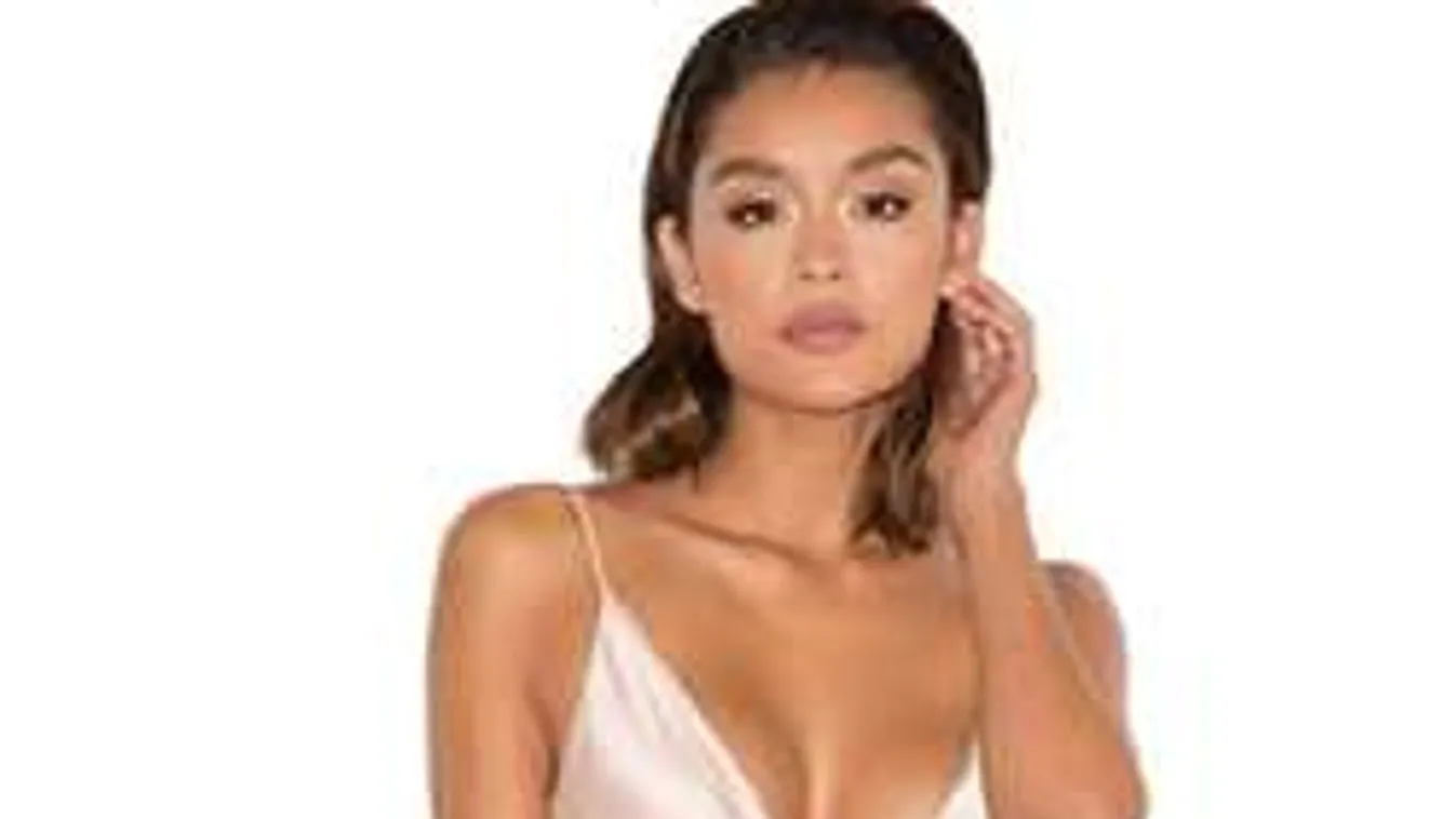 Õrjítően szexi ruhában villantanak mellet idén a nők -Fotók