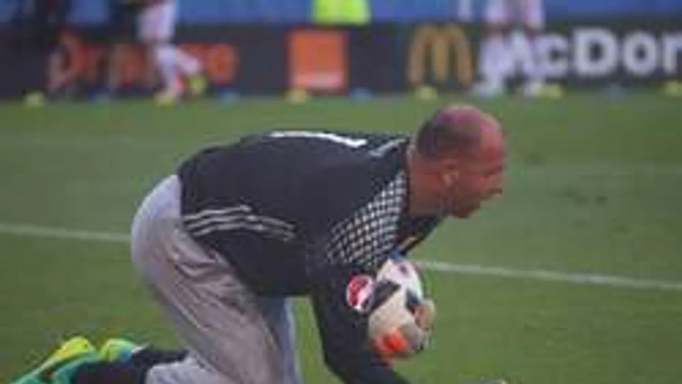 Meccsen műtötte meg magát Király Gábor