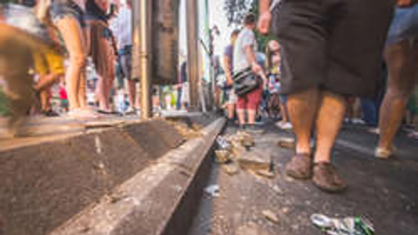 Ekkora szemetet hagytak maguk után a szurkolók a fővárosban!