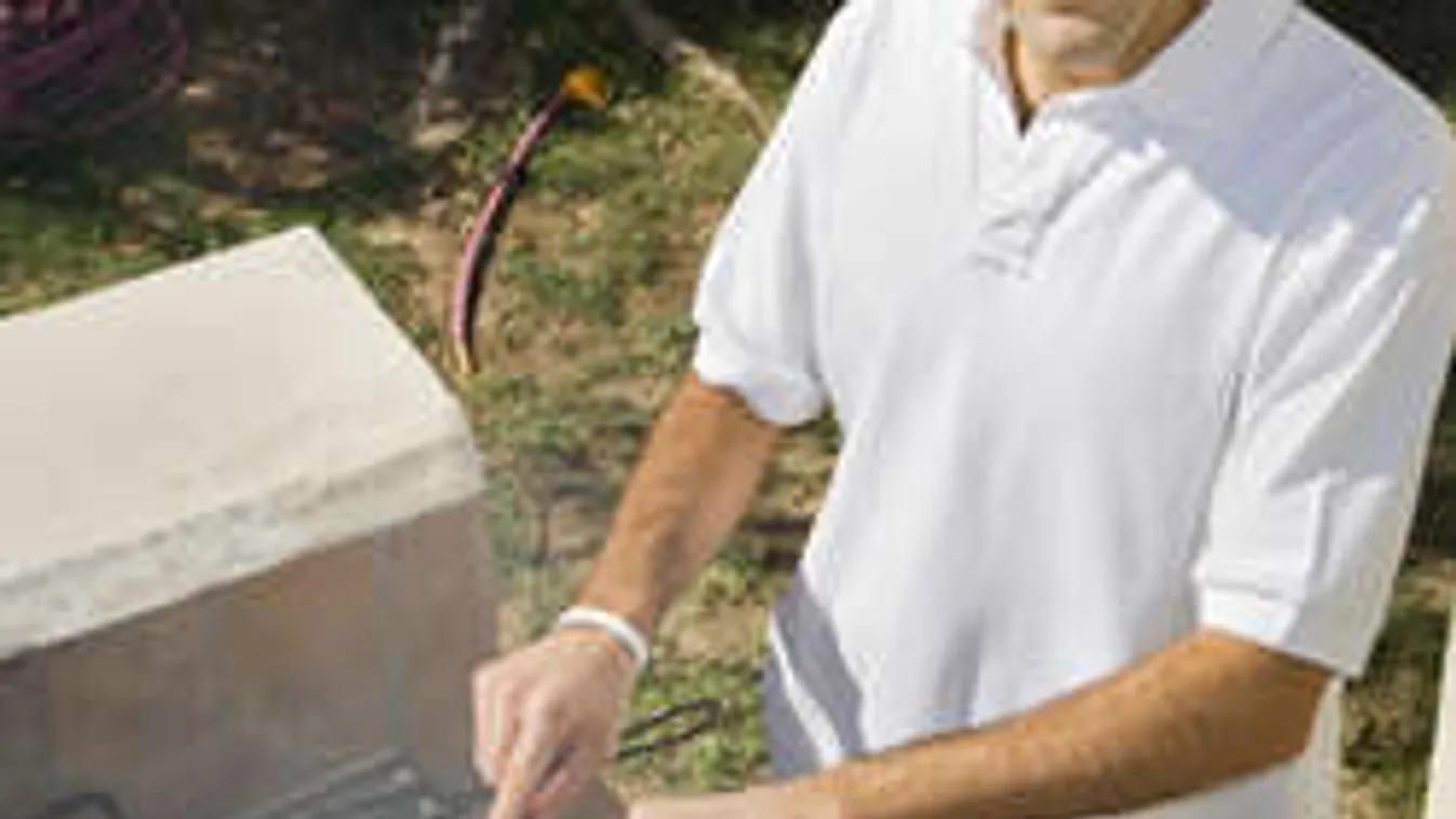 Egy fej hagyma és szebb lesz a grillrács, mint valaha! - Videó