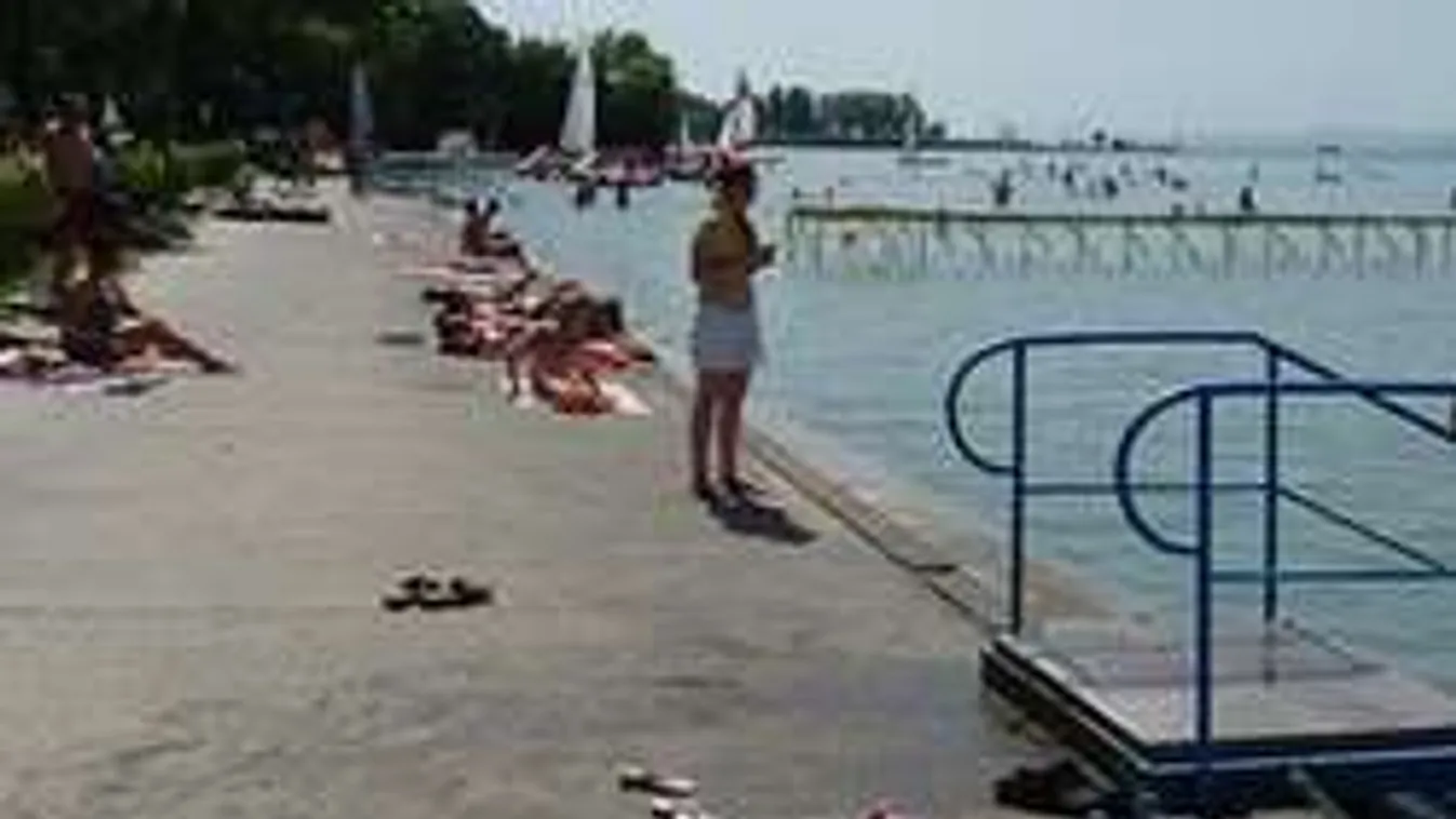 Hatalmas a tömeg a Balatonon! Fotók!