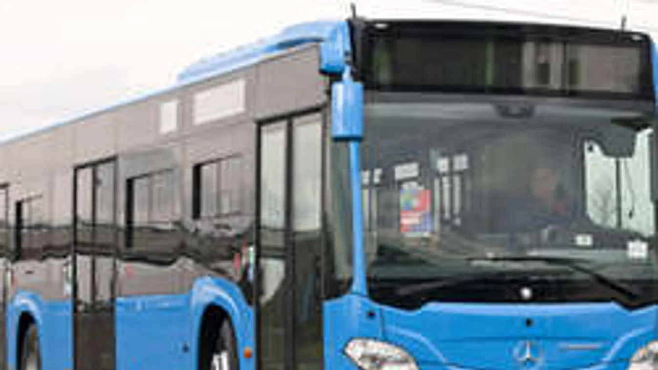 BKV-buszon énekeltek altatót a Kispest-drukkerek egy kisfiúnak - videó