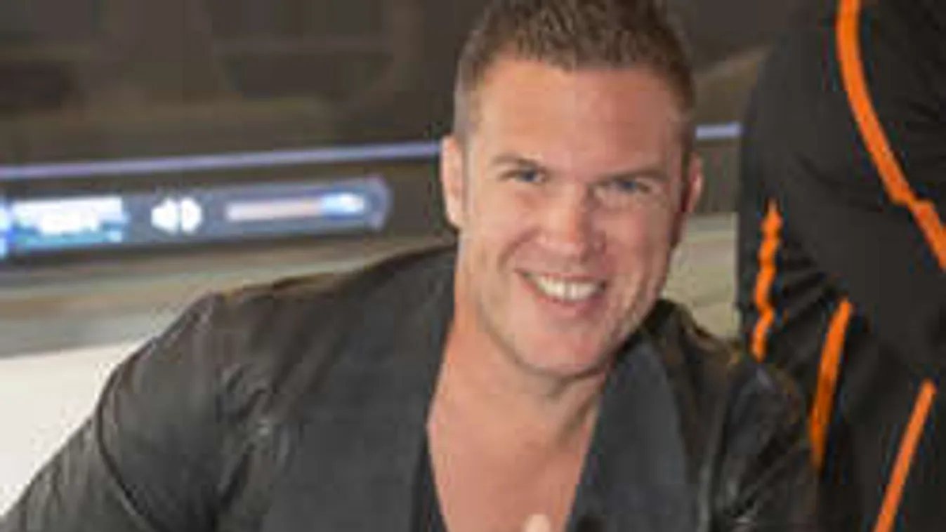 És akkor Kasza Tibi megkapta a nap SMS-ét...