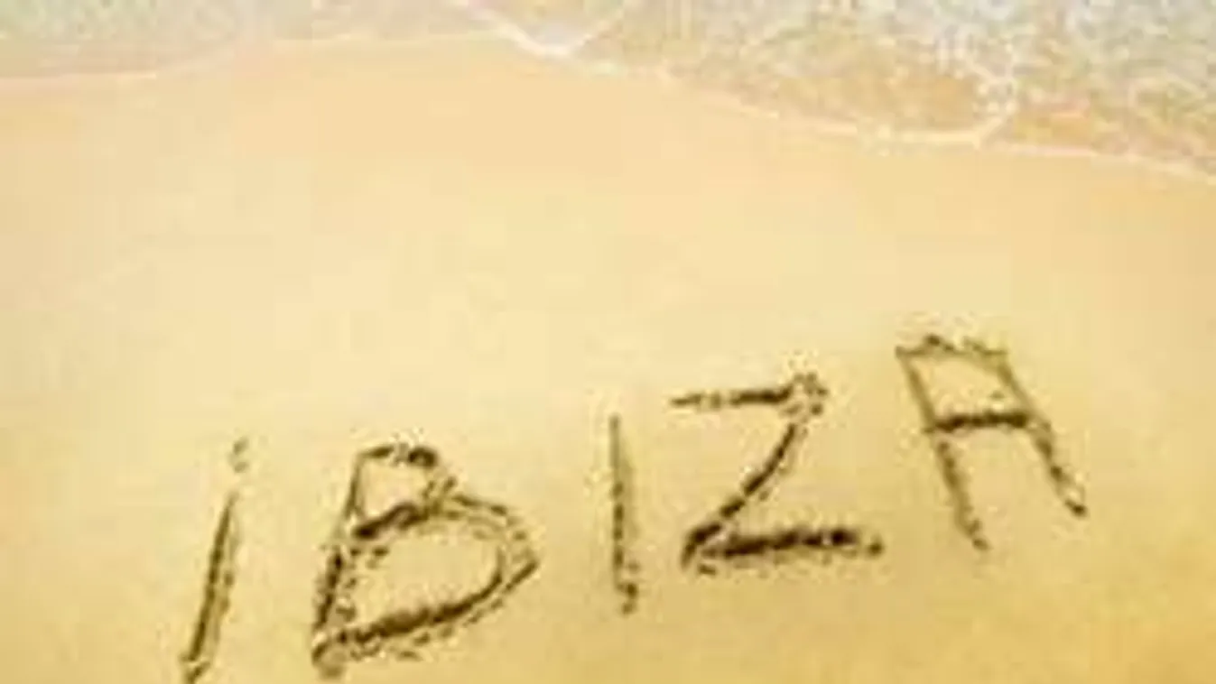 Retúr repülőjegy Ibizára augusztusban 14.180 Ft-ért!