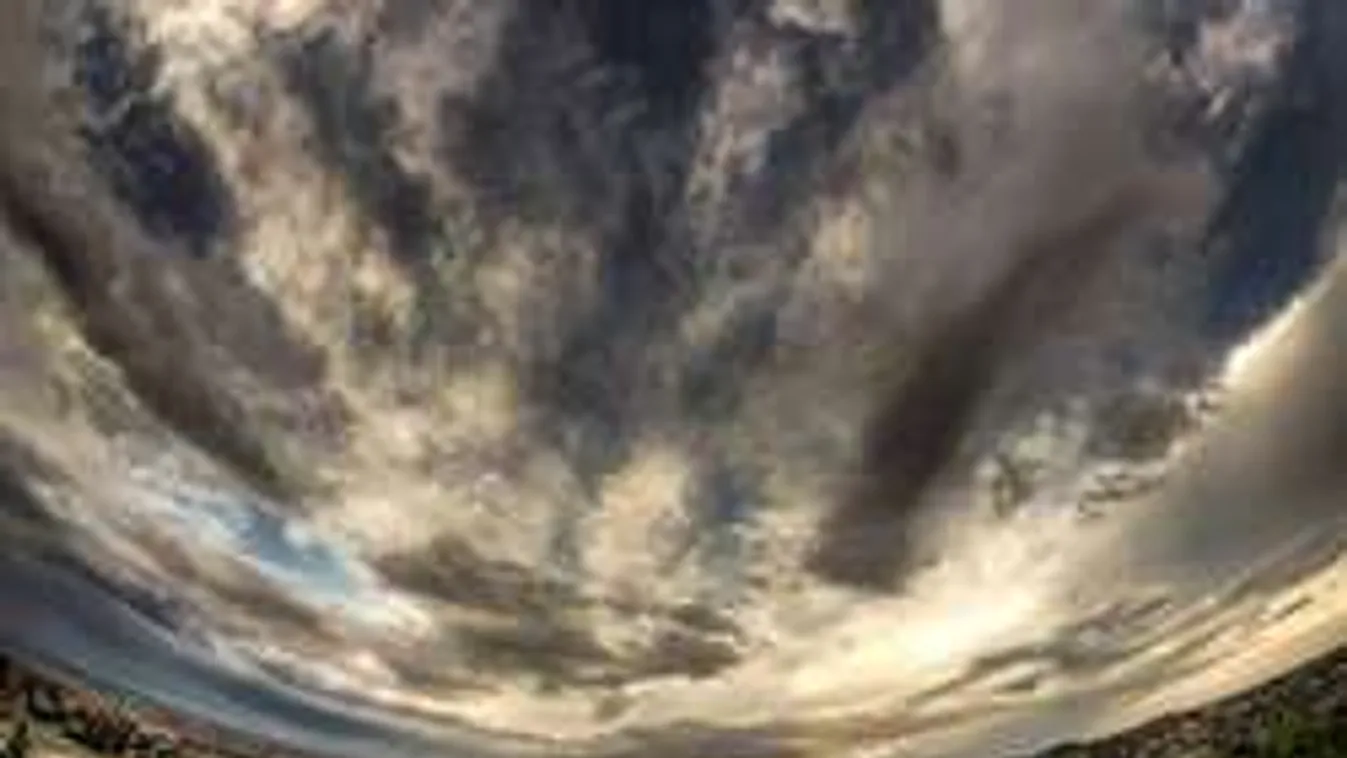 Durván becsapós lesz a mai időjárás, tombolnak az elemek