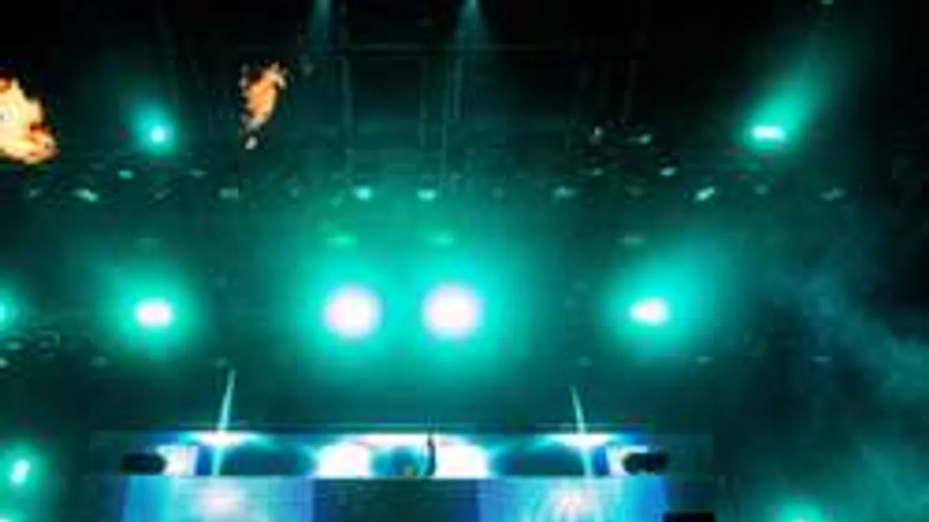 Dráma a Balatonon! Eszméletlen lányokat találtak a sztárok öltözőjében