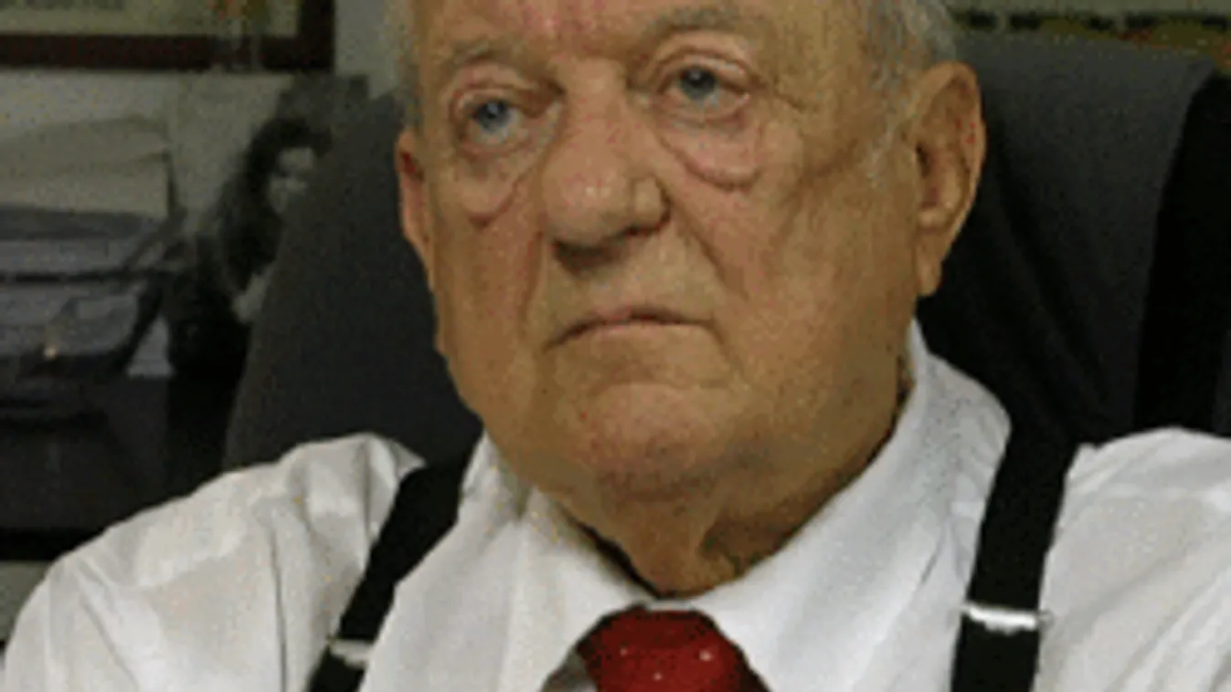 Belebetegedett Klapka György és felesége a zaklatásokba!