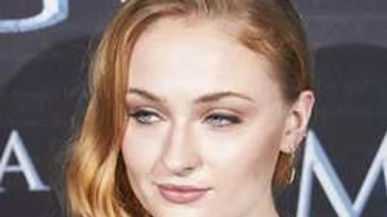 Melltartó nélkül ment vásárolni a Trónok harca ifjú sztárja - Fotó