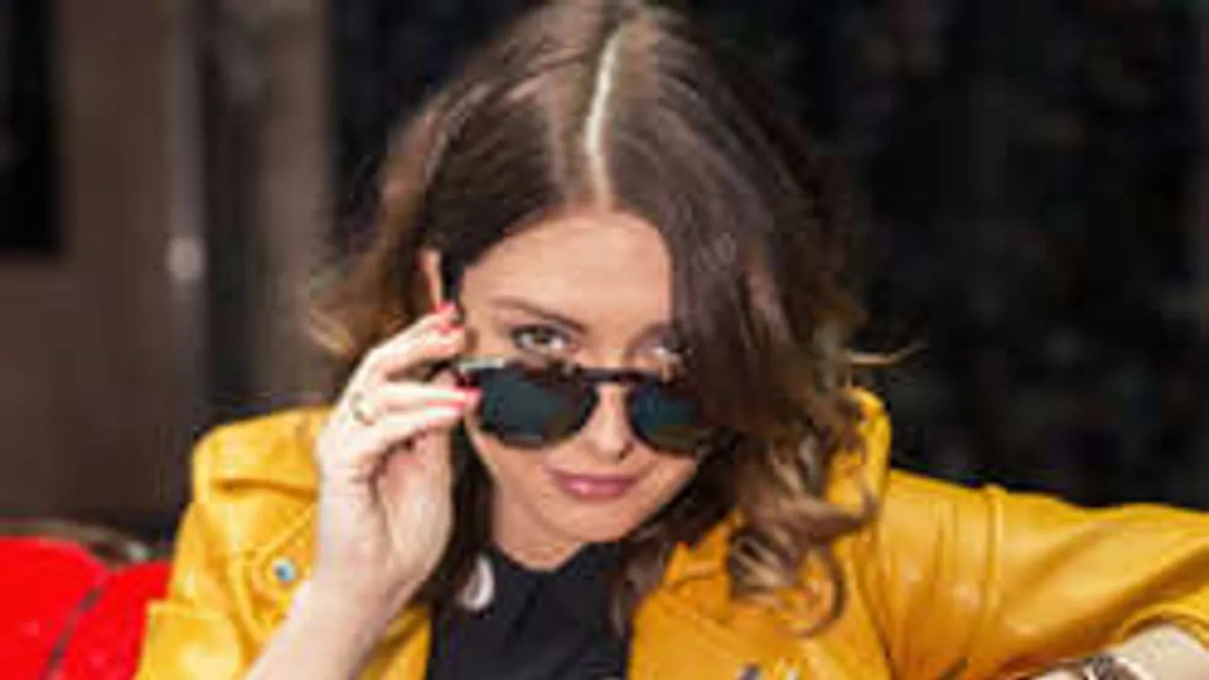 Álomnyaraláson mutatta meg bájait a magyar énekesnő - Fotók