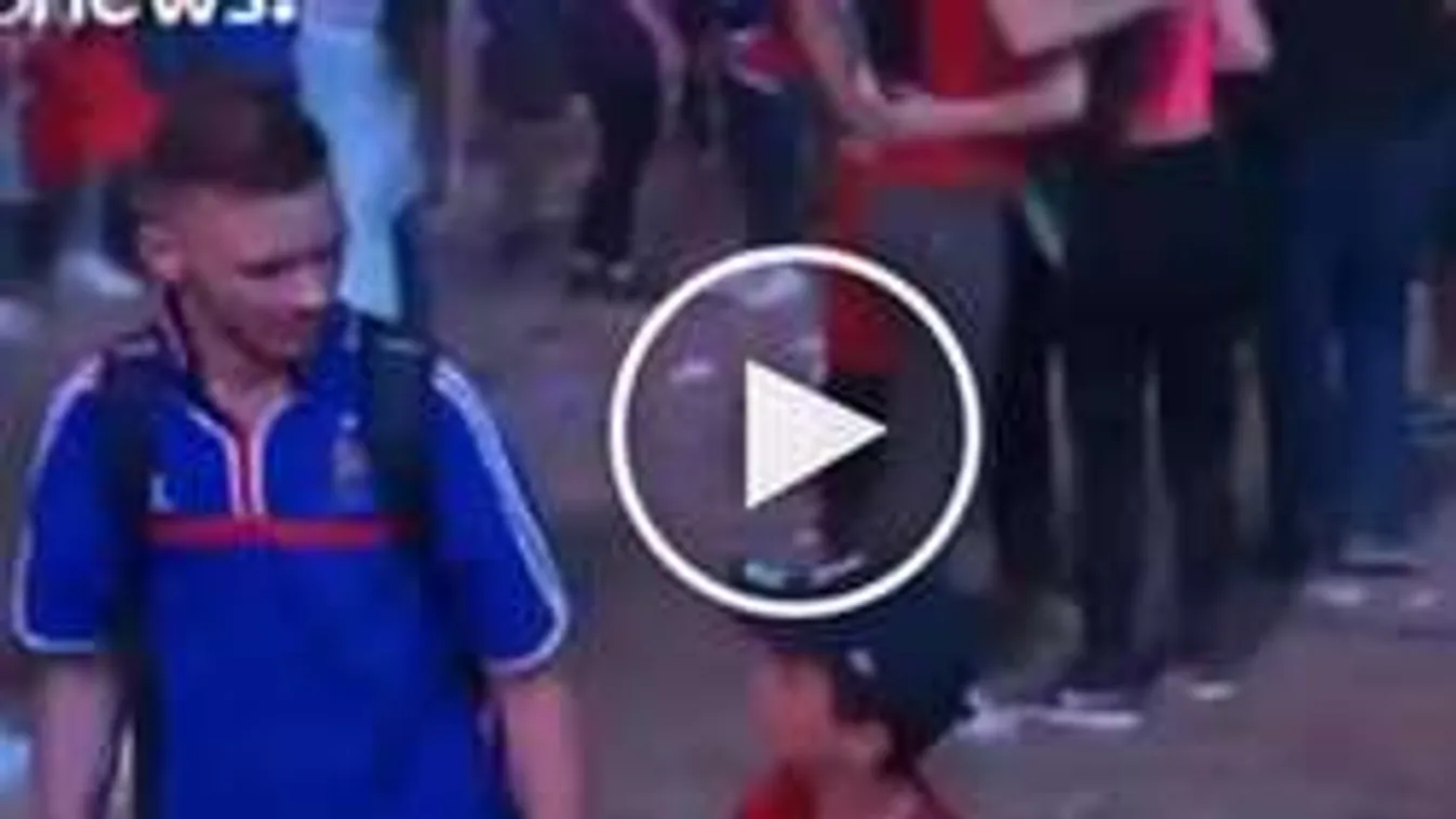 Nézd meg, mit tesz ez a kisfiú!