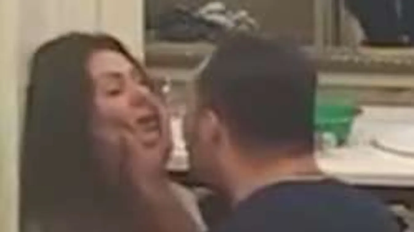 Kamerák előtt fojtogatta feleségét a feldühödött férfi! - Videó