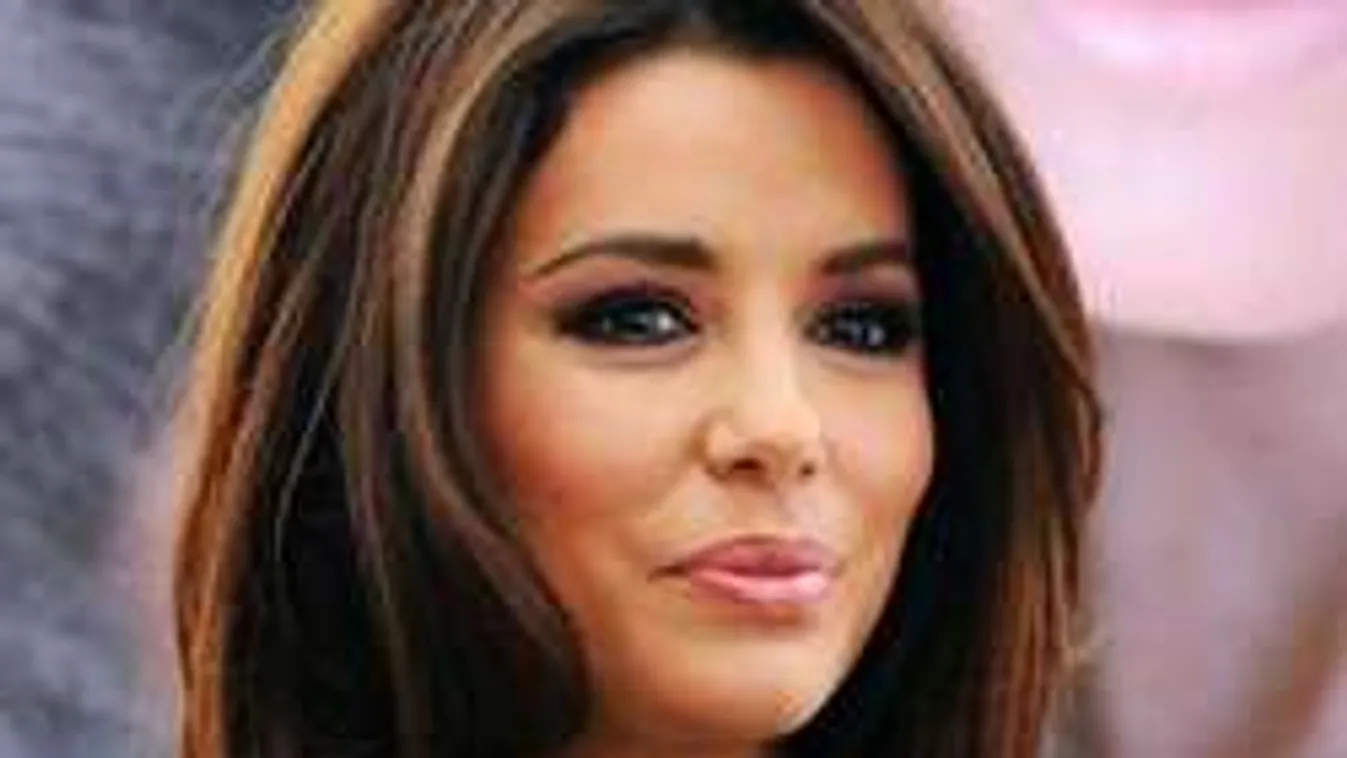 Kínos félreértés: Nudista strandon fotózták a dögös színésznőt! - Fotó