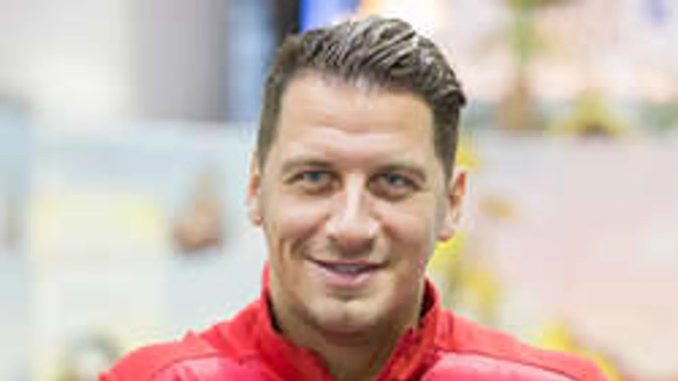 Szakítása után összejött kolléganőjével a sármos magyar sztár!