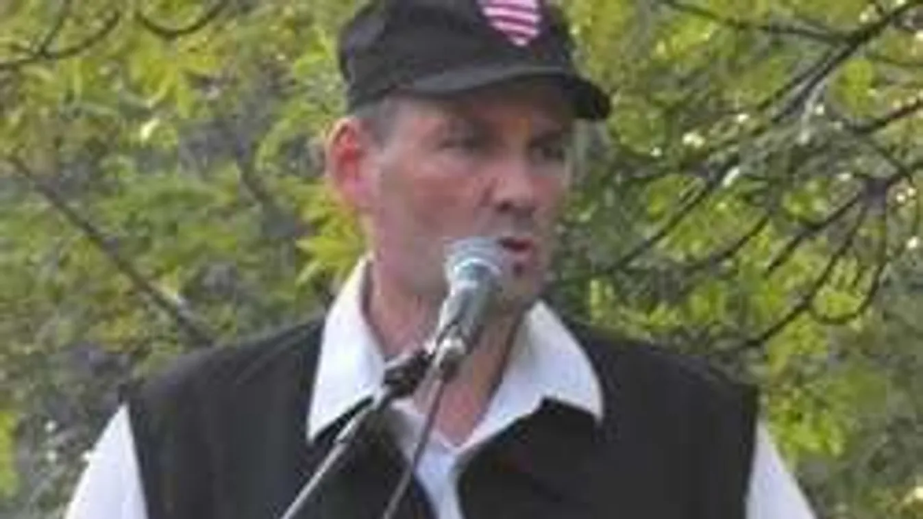 Kínos válás elé néz a Jobbik feleségét megalázó frakcióvezetője!