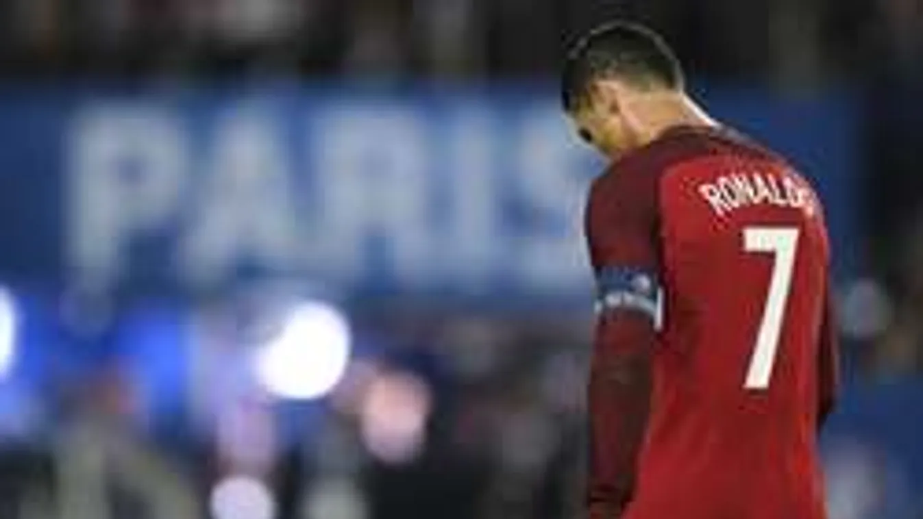 Lehullt a lepel, a pocakja miatt nem vetkőzik C. Ronaldo? - Fotó