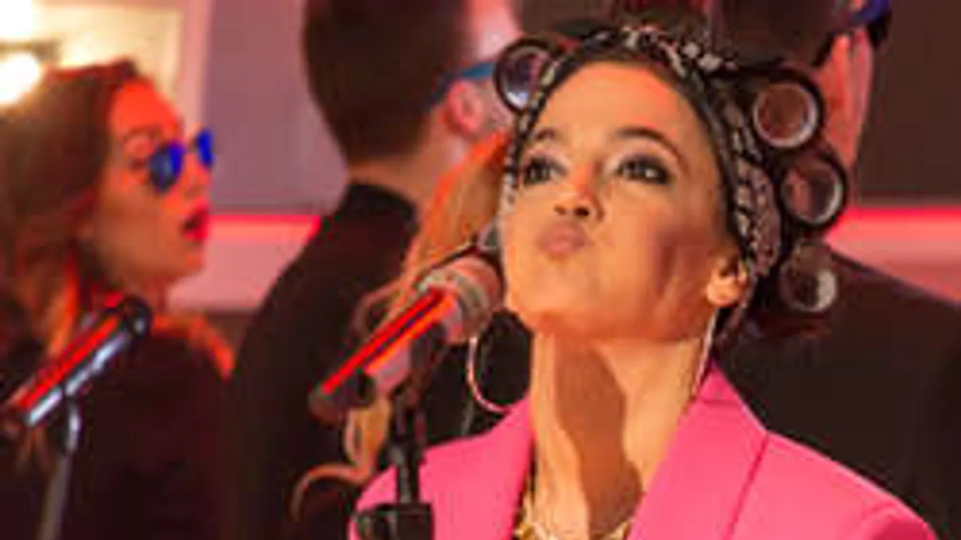 Bizarr szépségversenyre toboroz lányokat a magyar modell