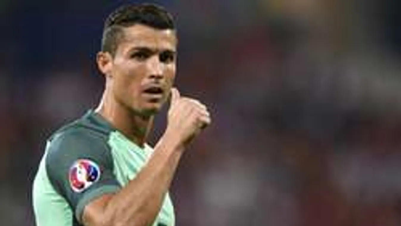 C. Ronaldo megint levetkőzött, ketrecharcosnak állt