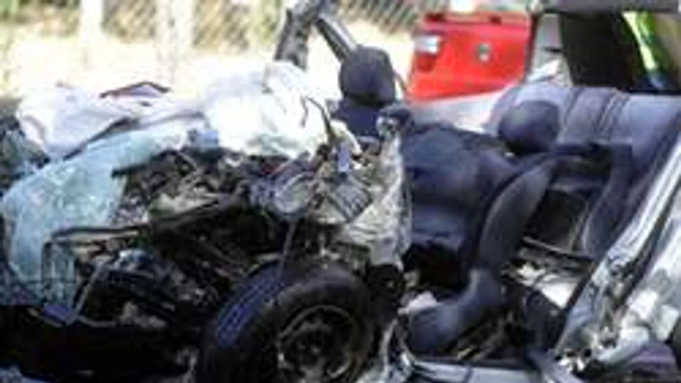 Sokkoló fotók a ferihegyi halálos balesetről - Ezért állt a város