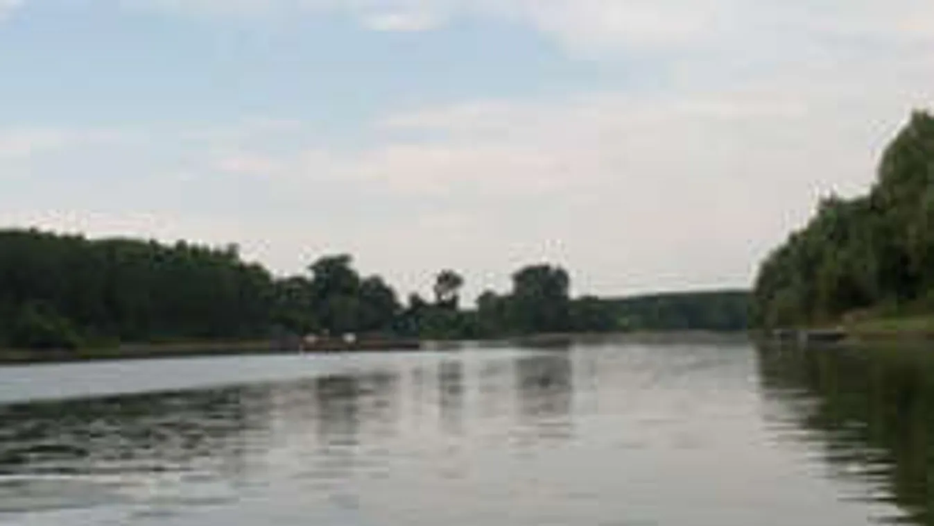 Barátnője szeme láttára tűnt el a Tiszában egy férfi! Búvárok keresik