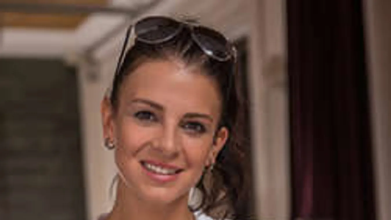 Egymást tépik a nők Sarka Kata oldalán