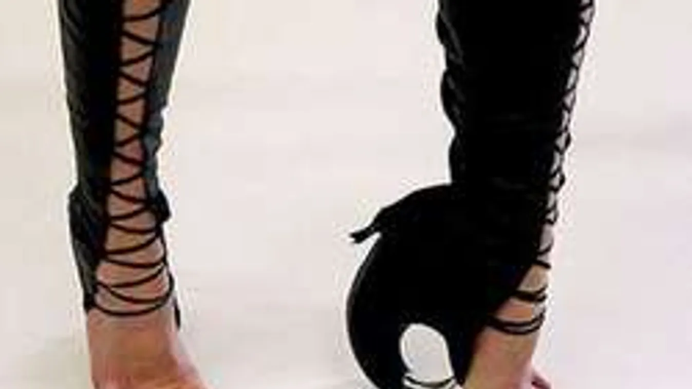 Atyaég! Ennél röhejesebb szandálokat még sosem láttál!