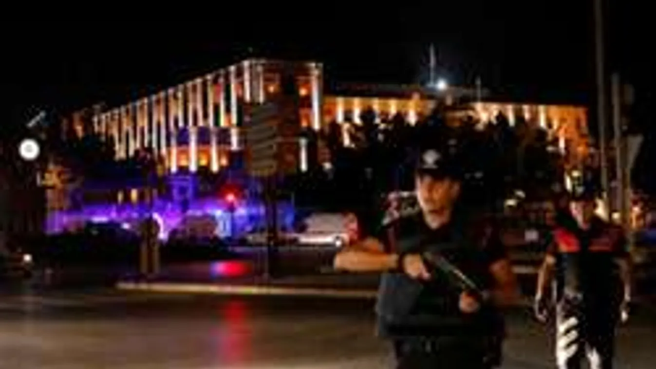 Friss: Leverték a puccsistákat Törökországban, rengeteg a halott!