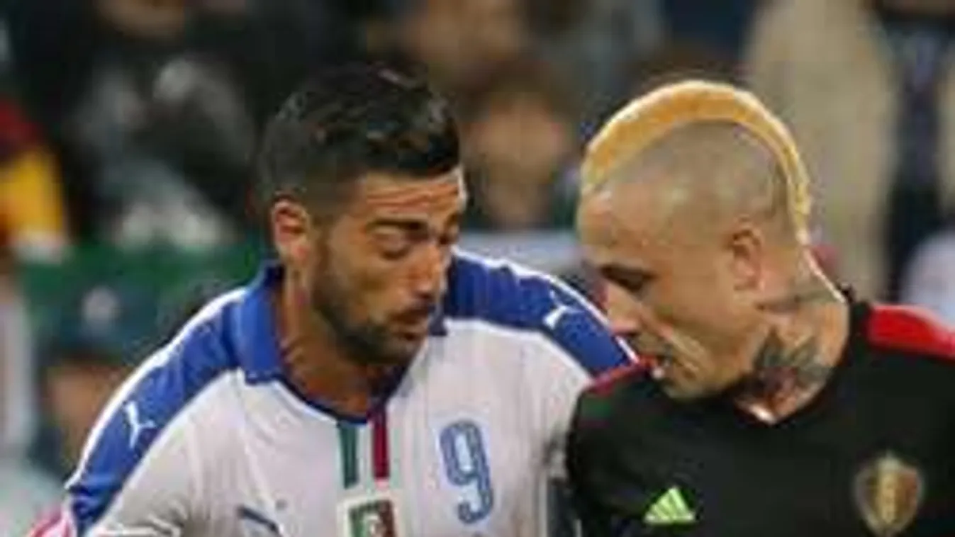 Meccsen csókolja szerelmét a magyar topmodell - Videó