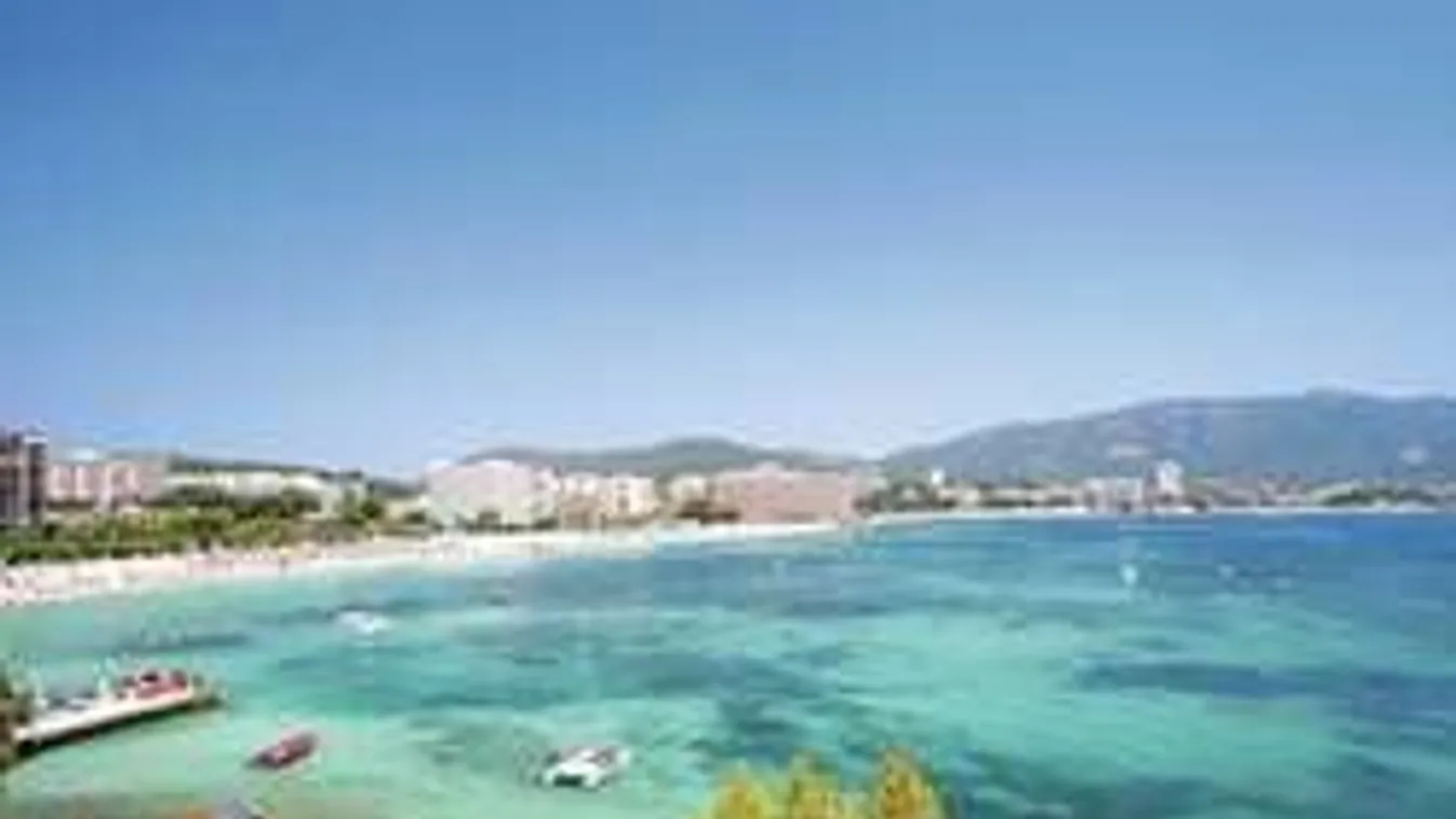 Meztelenül bulizó pasik miatt tört ki botrány a népszerű üdülőhelyen