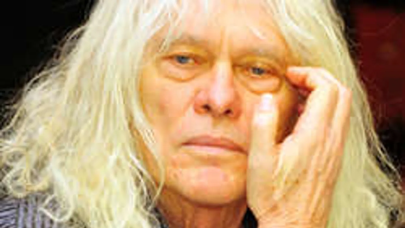 Képtelen feleszmélni a gyászból Kóbor János!