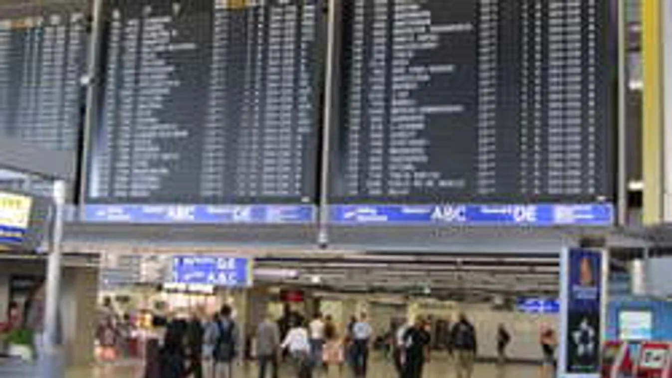 Rendőröket tepert le a reptéren az őrjöngő muszlim férfi! - VIDEÓ!