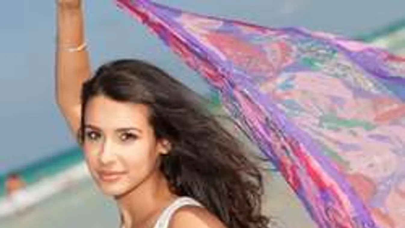 Csak egy kendő kell a legújabb bikinitrükkhöz!