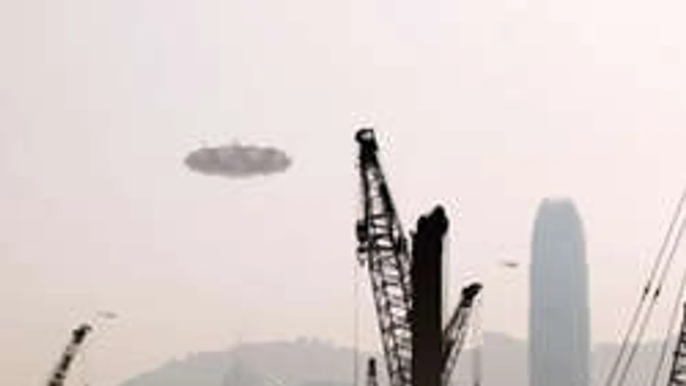 Hatalmas UFO lebegett Shanghai felett - elromlott az álcázóberendezése