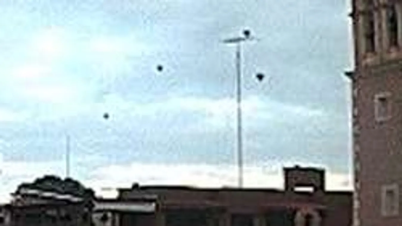 Térfigyelő kamera buktatta le a flottában repülő idegen lényeket!