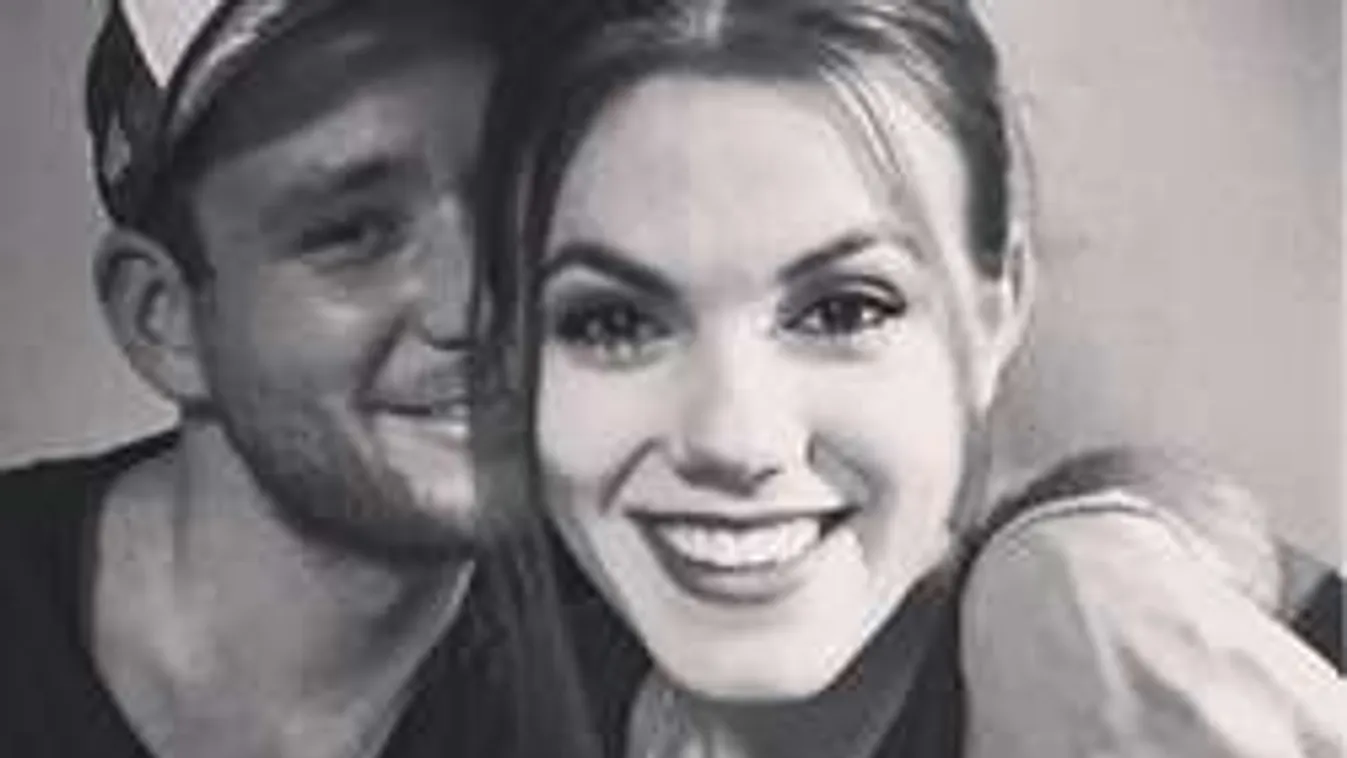 Újabb tündéri képek Istenes Bencéék kisfiáról