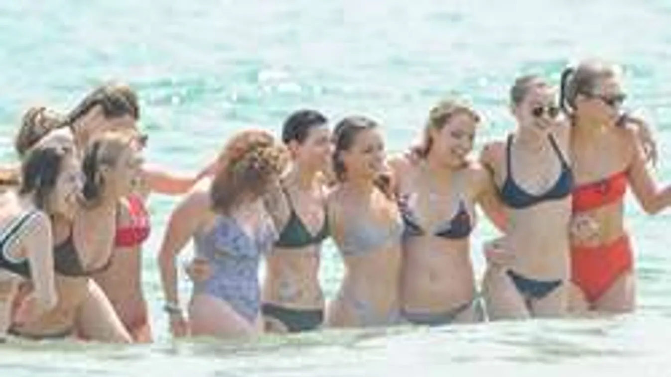 Villantásokkal ünnepeltek a sztárbarátnők - Fotók