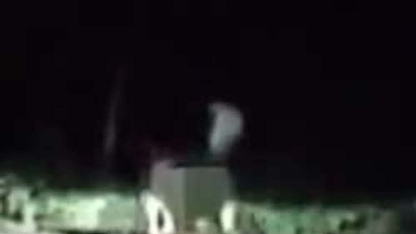 Életveszélybe került autós buktatta le az út mellett szexelő párt!