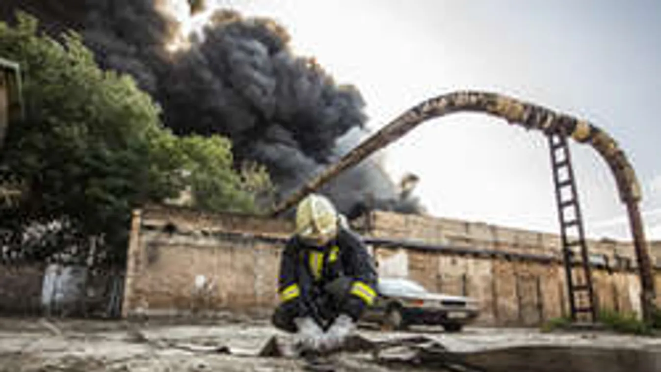 Rejtély, mitől borult lángba a kispesti textilgyár! - Videó