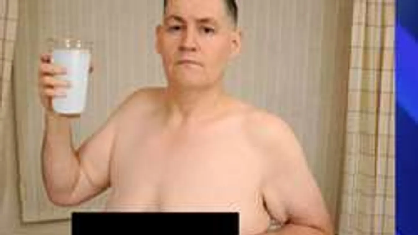 Hatalmas melle nőtt egy férfinak a túl sok szójatejtől!