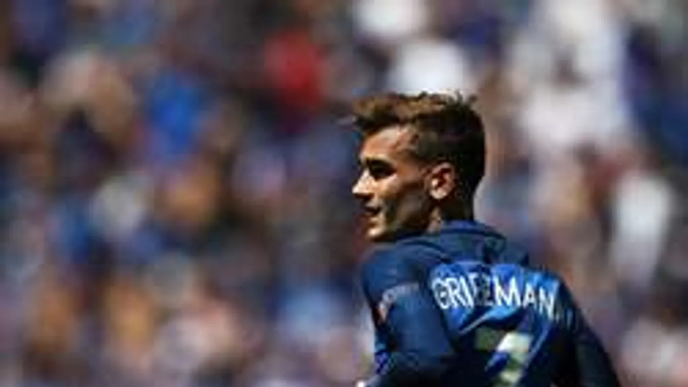 Még a rendőrök is könnyeztek: meglepte az Eb sztárja az árvát