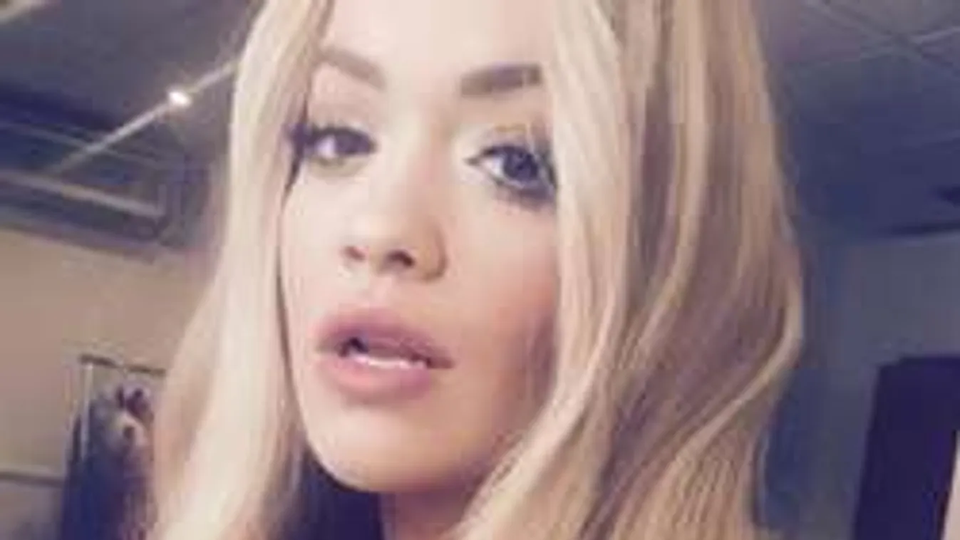 Nem bírta tovább! Ezért esett össze az utcán a fiatal énekesnő!