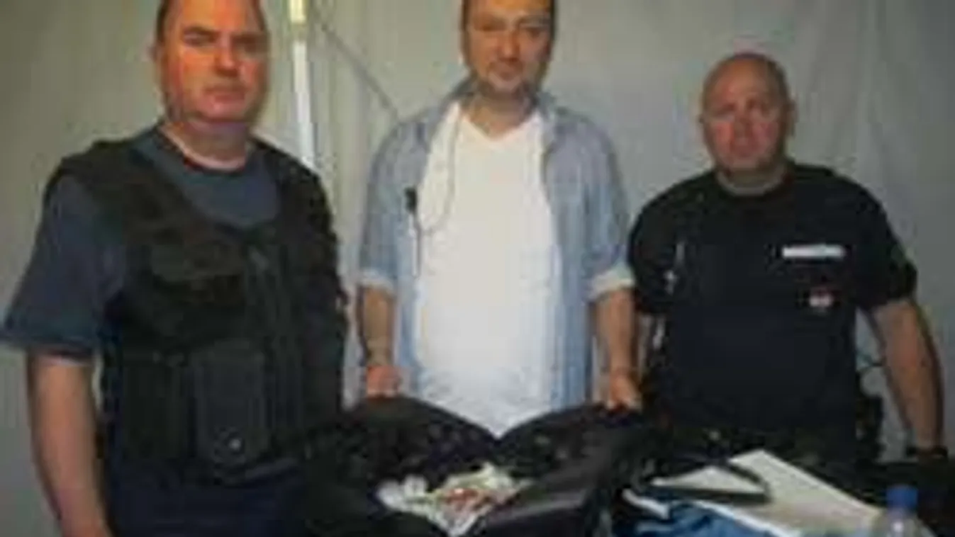 Rajtaütés: Zsáknyi pénzt zsákmányoltak a zsaruk