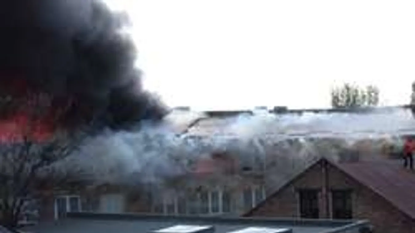 Durva: hatalmas lángok csaptak fel egy budapesti gyárépületben-Galéria