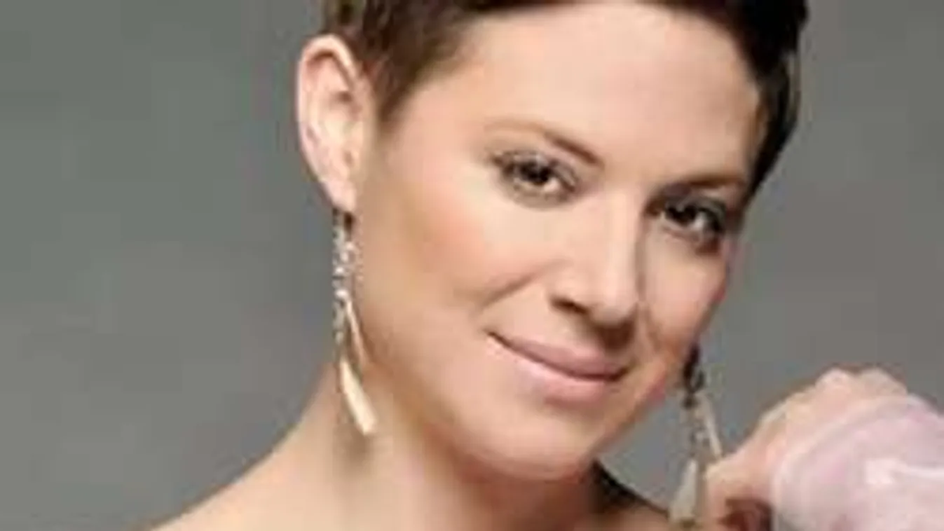 Veszélyes játékot űz Szinetár Dóra