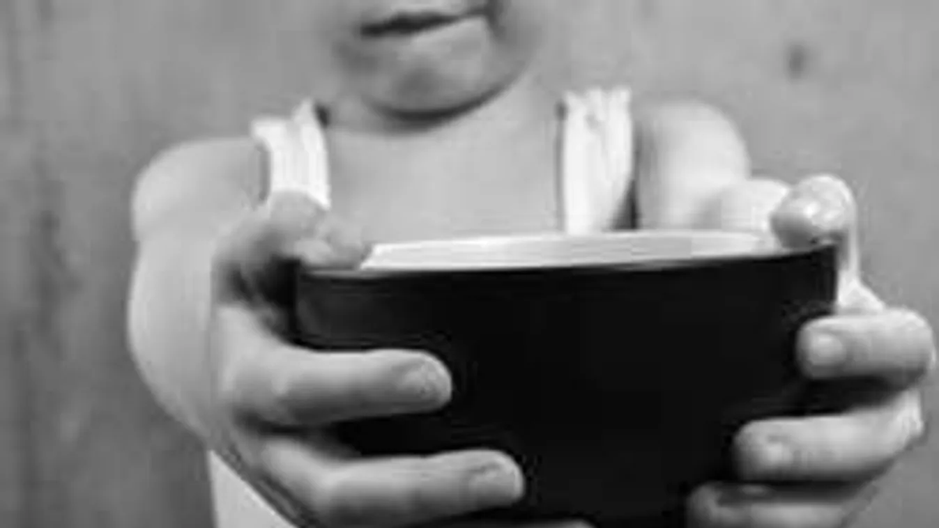 Csontsoványan vitték kórházba a kislányt, szülei éheztették