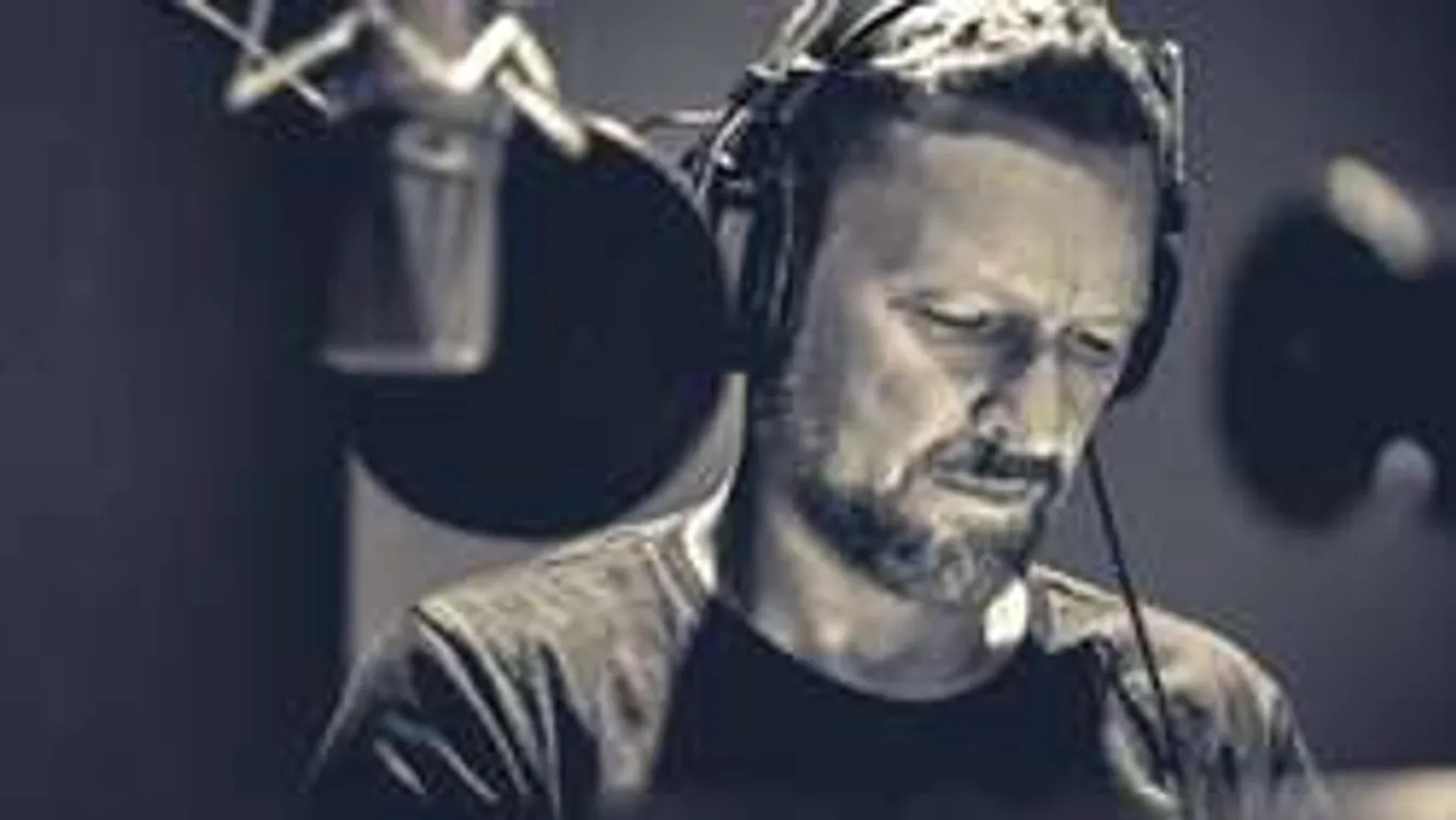 Tragédia: Vízbe fulladt a sztárénekes fiatal fia