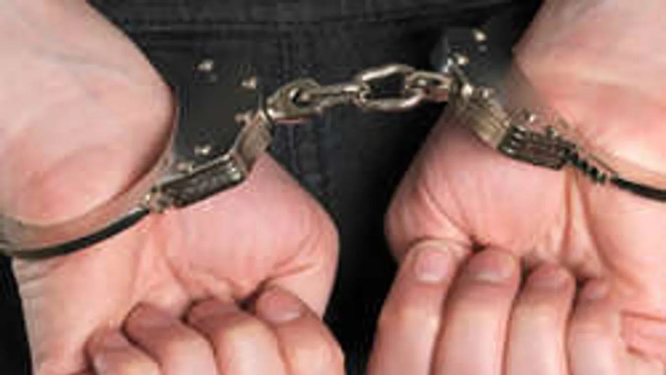 Óriási a botrány: Megbukott négy embercsempész rendőr!