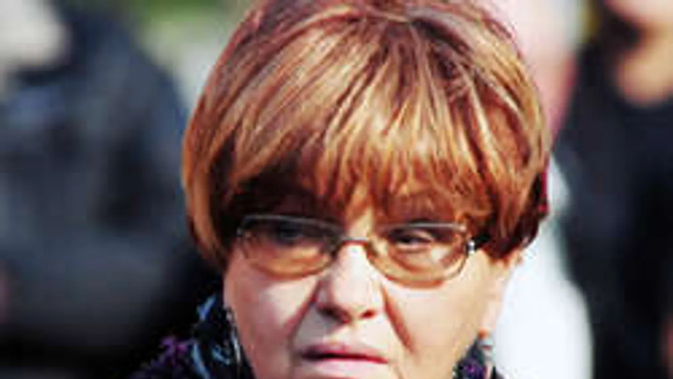 Végrehajtást kezdeményeztek Pécsi Ildikó fia ellen!