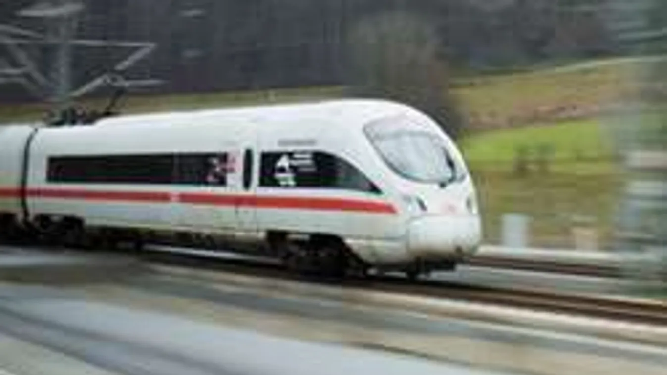 Halálos gyönyör: Száguldó vonat vágta le a síneken szexelő nő fejét!